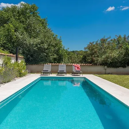 Eva With Private Pool