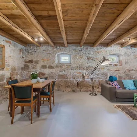 Eva With Private Pool