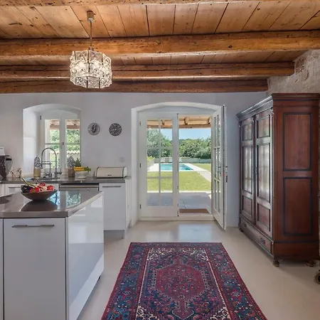 Villa Eva With Private Pool Višnjan