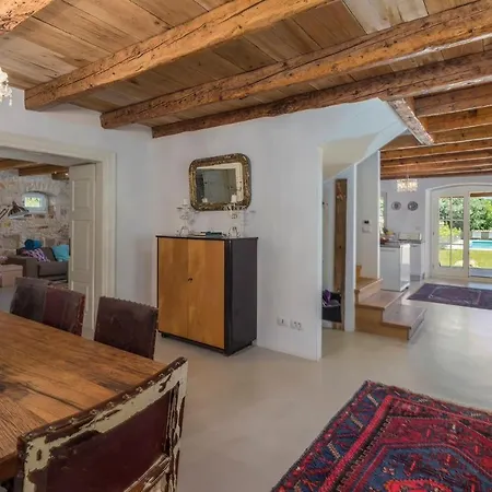 Villa Eva With Private Pool Višnjan