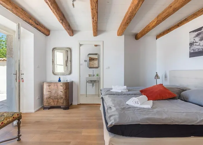 Eva With Private Pool