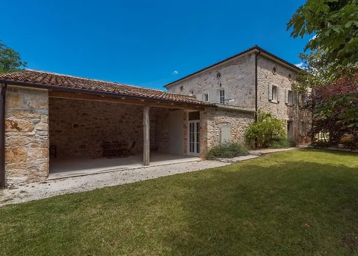 Eva With Private Pool